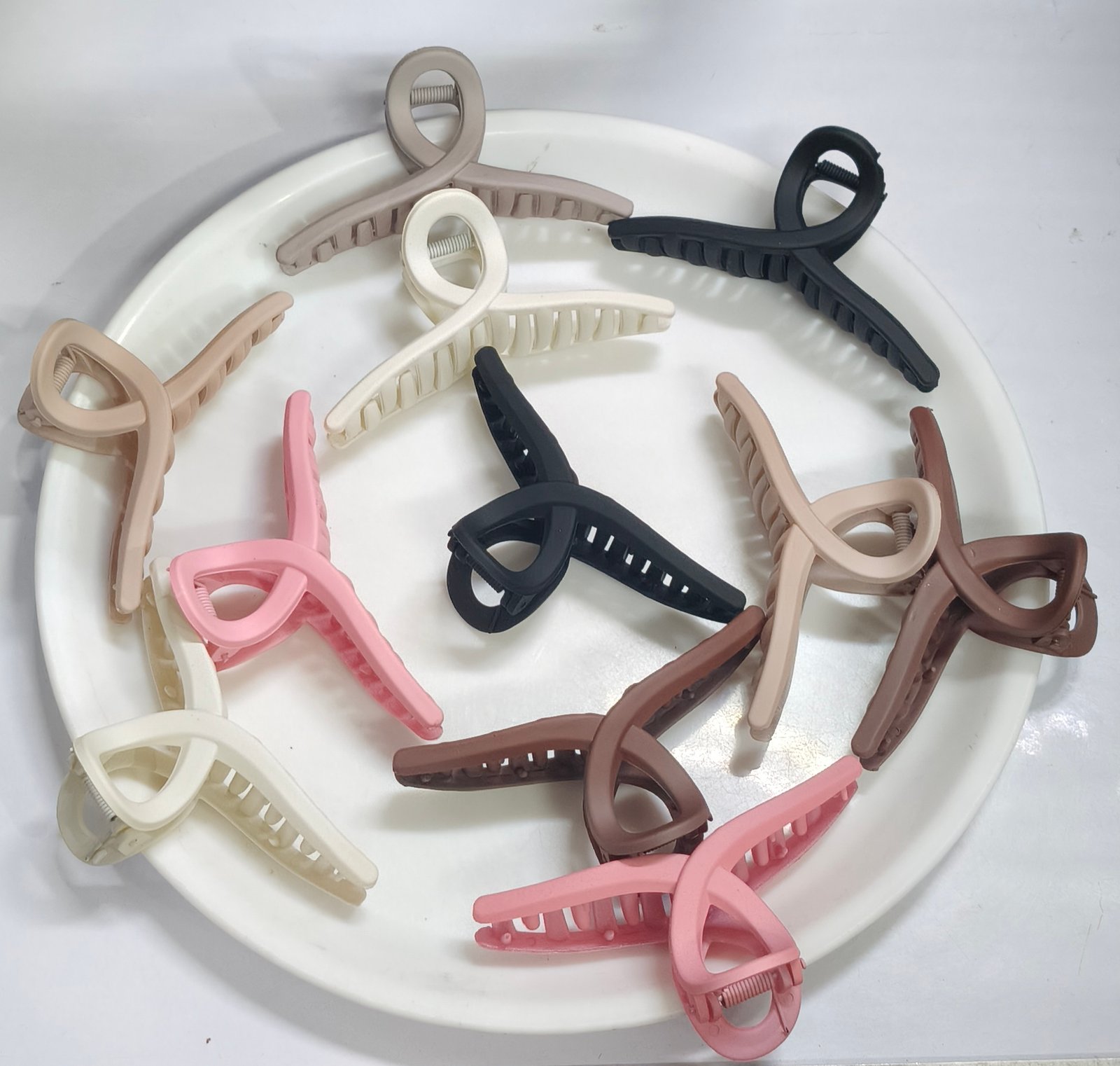 TRENDY HAIR CLAWS (PACK OF 12)