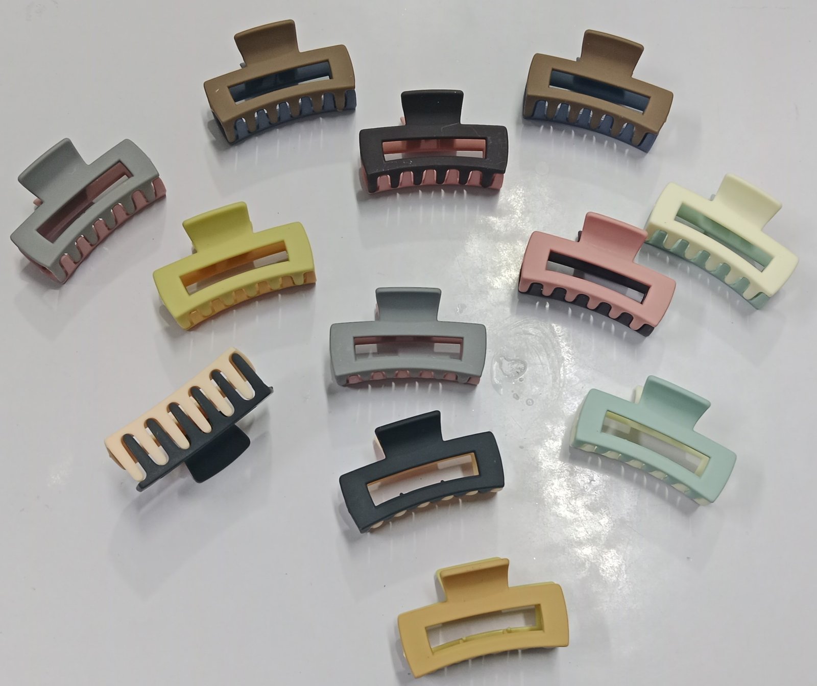 MEDIUM SIZE DUAL COLOUR TV SHAPE CLAWS (PACK OF 12)